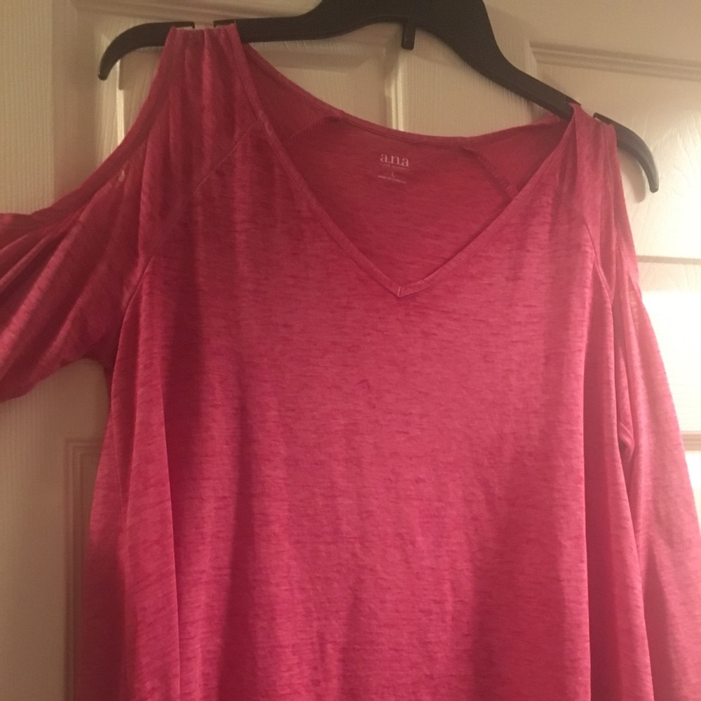 Cold shoulder size L top